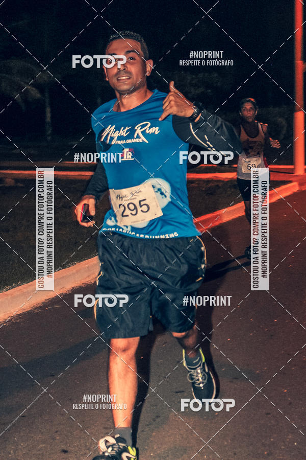 Buy your photos of the eventNight Run 5K 10K Praia Grande on Fotop