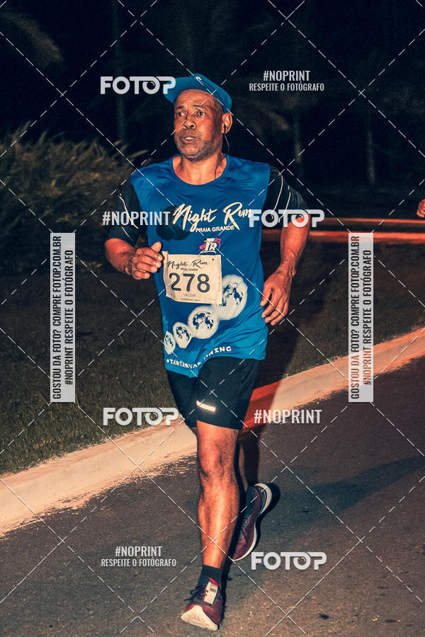 Buy your photos of the eventNight Run 5K 10K Praia Grande on Fotop