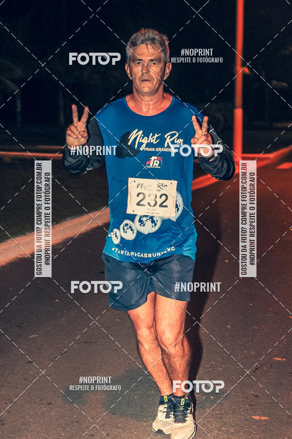 Buy your photos of the eventNight Run 5K 10K Praia Grande on Fotop