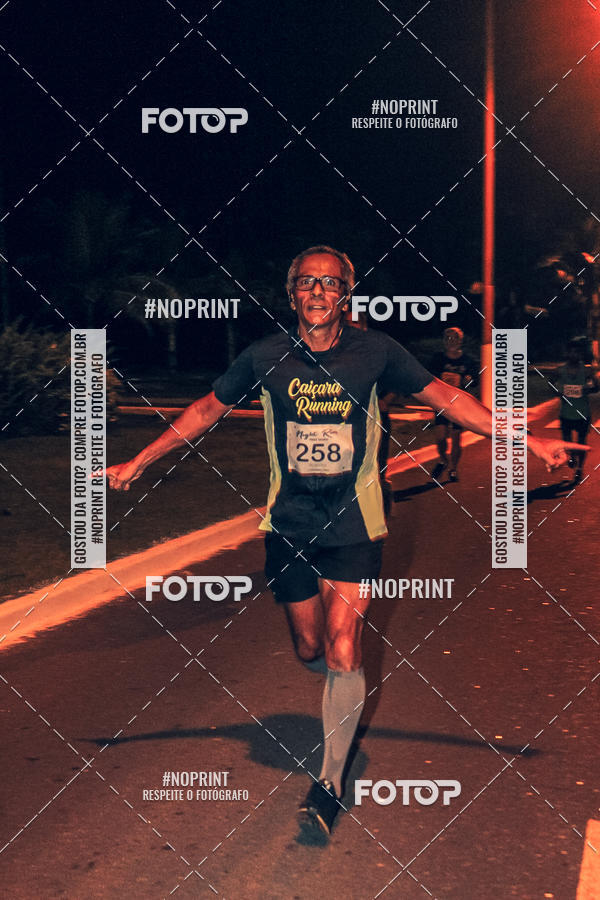 Buy your photos of the eventNight Run 5K 10K Praia Grande on Fotop