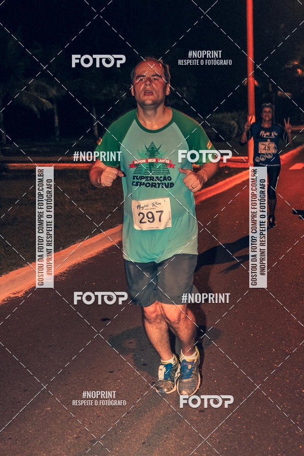 Buy your photos of the eventNight Run 5K 10K Praia Grande on Fotop
