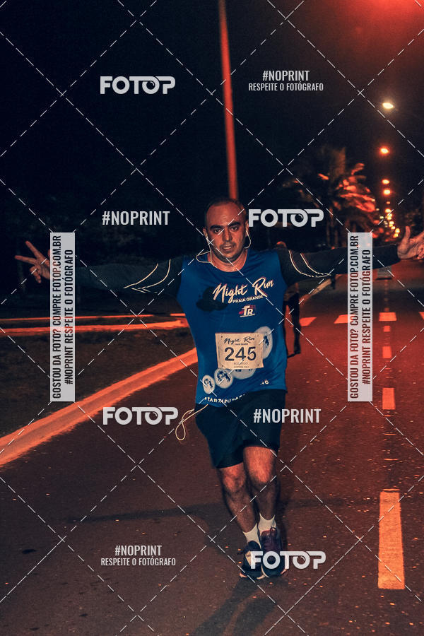 Buy your photos of the eventNight Run 5K 10K Praia Grande on Fotop