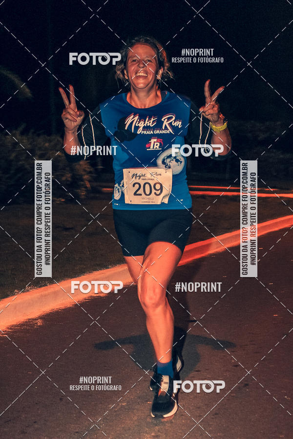 Buy your photos of the eventNight Run 5K 10K Praia Grande on Fotop
