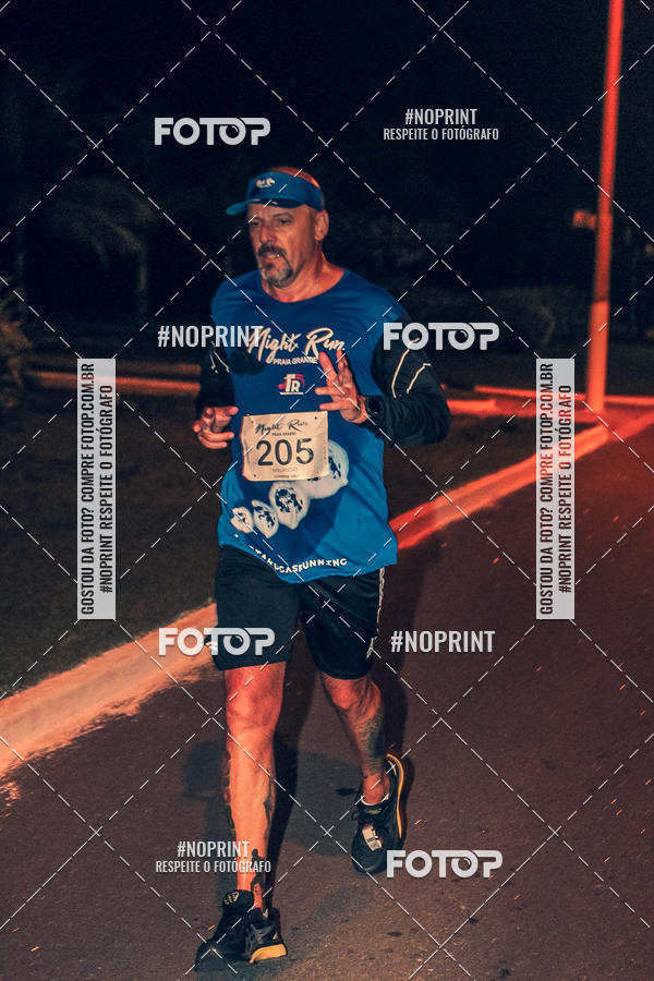 Buy your photos of the eventNight Run 5K 10K Praia Grande on Fotop