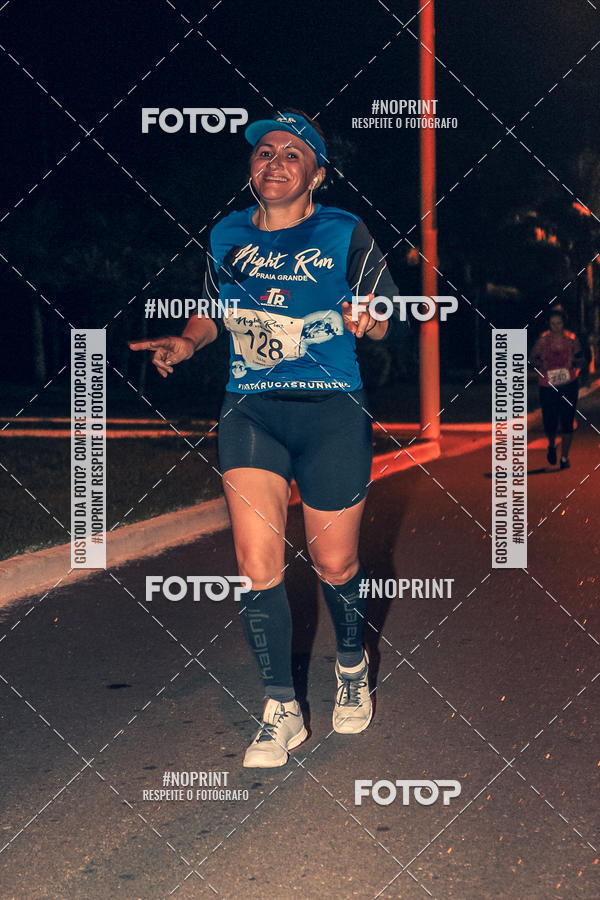 Buy your photos of the eventNight Run 5K 10K Praia Grande on Fotop