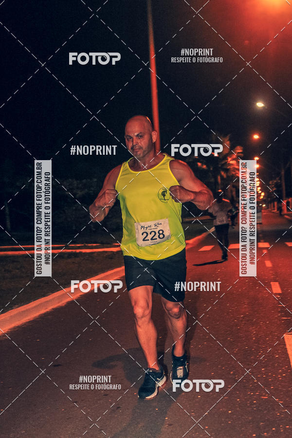 Buy your photos of the eventNight Run 5K 10K Praia Grande on Fotop