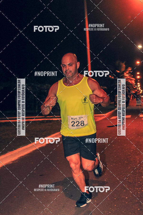 Buy your photos of the eventNight Run 5K 10K Praia Grande on Fotop