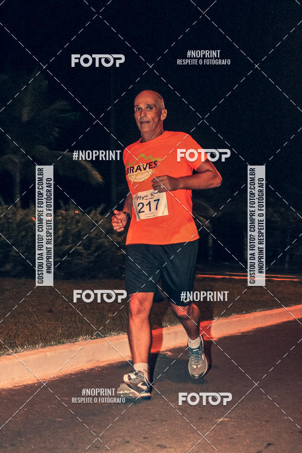 Buy your photos of the eventNight Run 5K 10K Praia Grande on Fotop