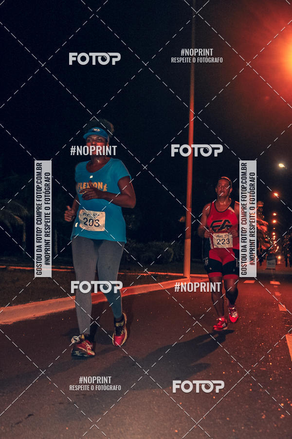 Buy your photos of the eventNight Run 5K 10K Praia Grande on Fotop