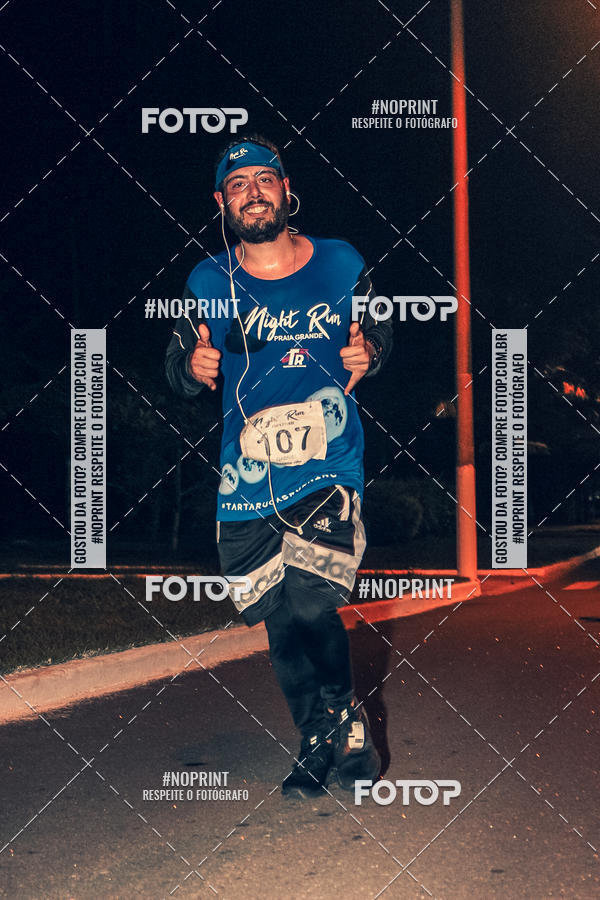 Buy your photos of the eventNight Run 5K 10K Praia Grande on Fotop