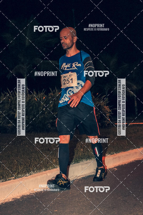 Buy your photos of the eventNight Run 5K 10K Praia Grande on Fotop
