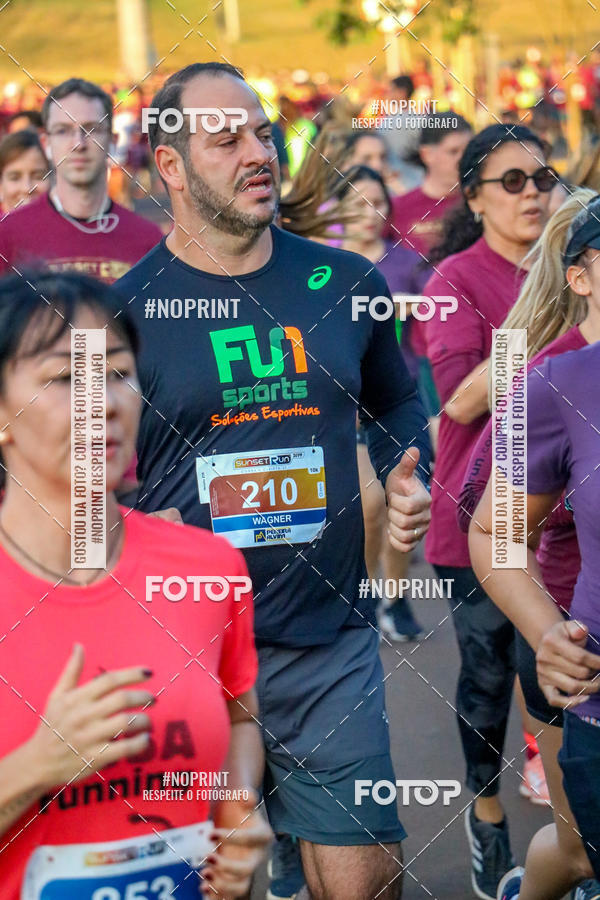 Buy your photos of the eventSunset Run 2019 on Fotop