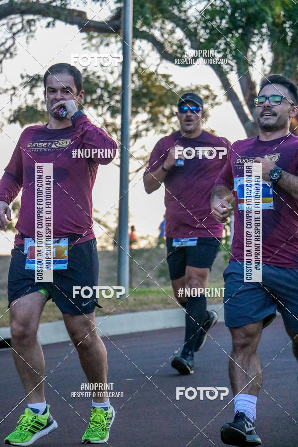 Buy your photos of the eventSunset Run 2019 on Fotop