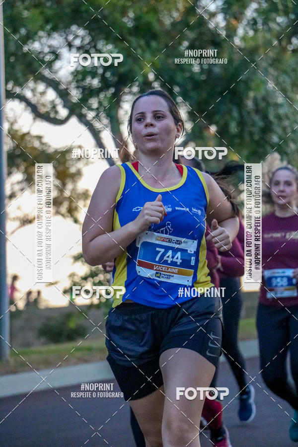 Buy your photos of the eventSunset Run 2019 on Fotop
