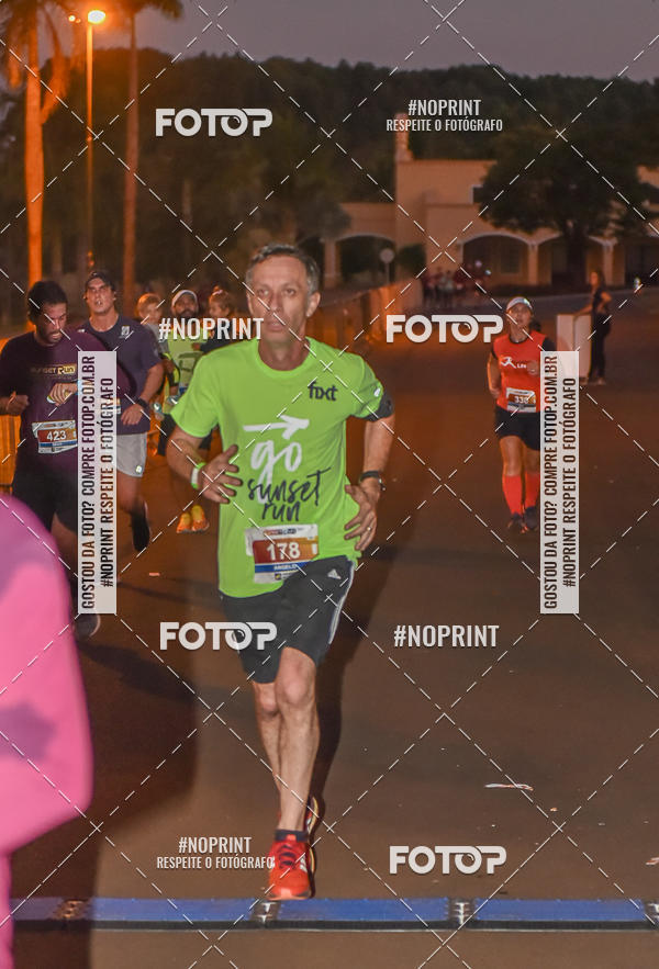 Buy your photos of the eventSunset Run 2019 on Fotop
