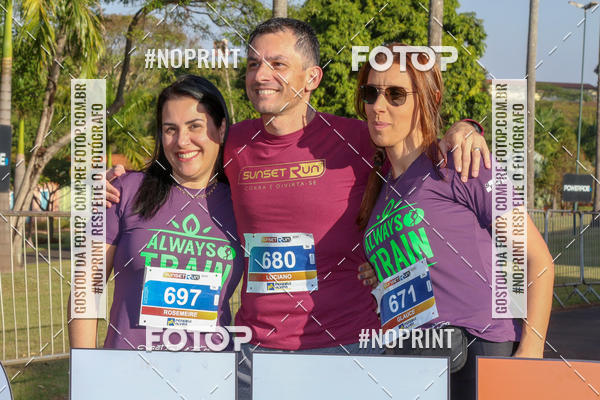 Buy your photos of the eventSunset Run 2019 on Fotop