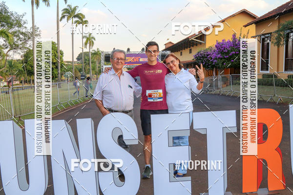 Buy your photos of the eventSunset Run 2019 on Fotop