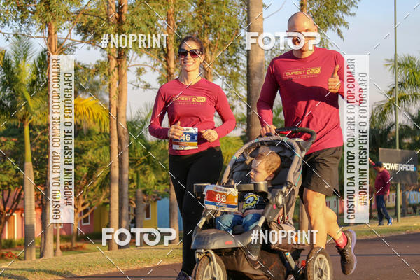 Buy your photos of the eventSunset Run 2019 on Fotop