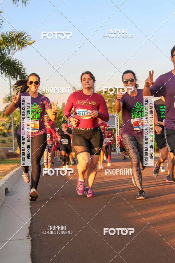 Buy your photos of the eventSunset Run 2019 on Fotop