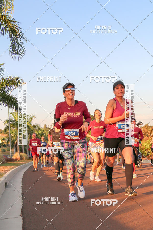 Buy your photos of the eventSunset Run 2019 on Fotop