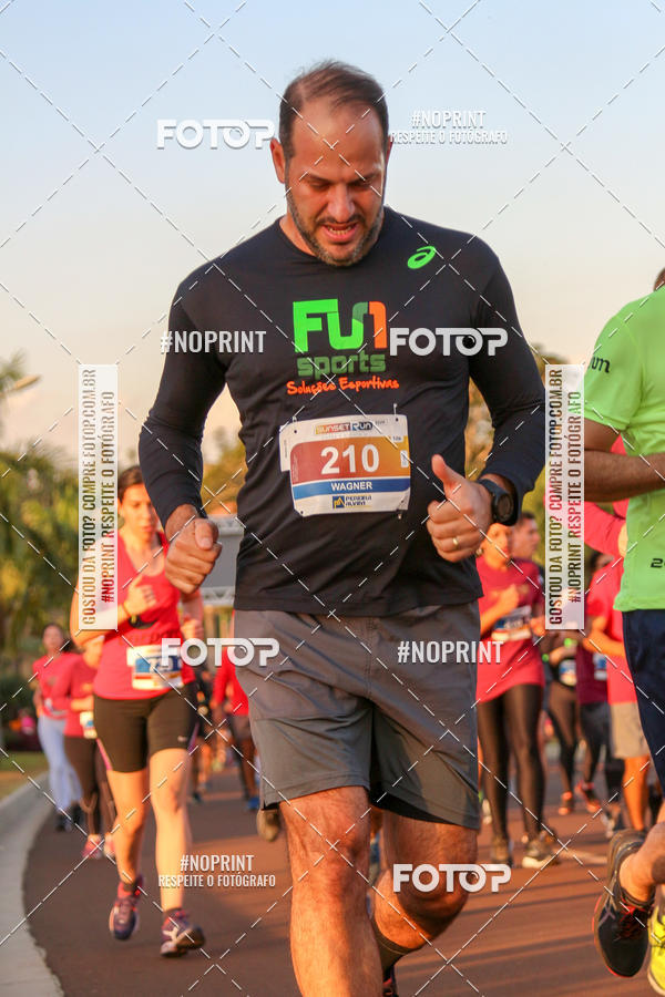 Buy your photos of the eventSunset Run 2019 on Fotop