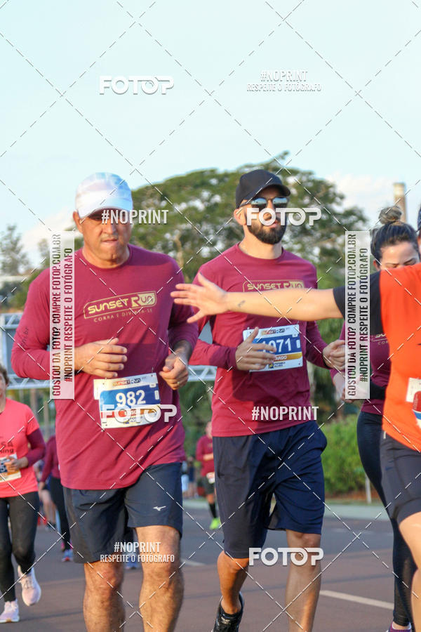 Buy your photos of the eventSunset Run 2019 on Fotop