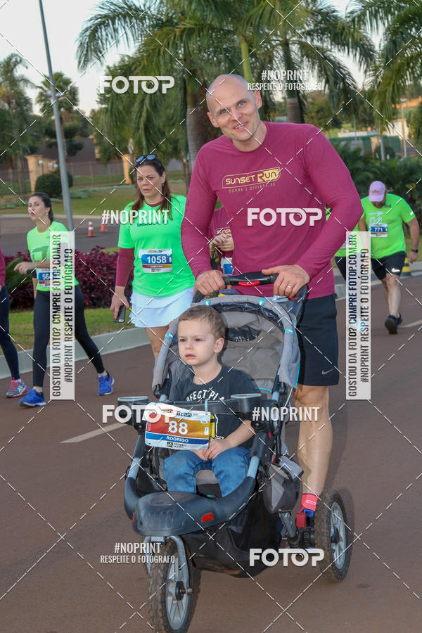 Buy your photos of the eventSunset Run 2019 on Fotop