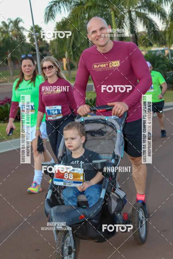 Buy your photos of the eventSunset Run 2019 on Fotop