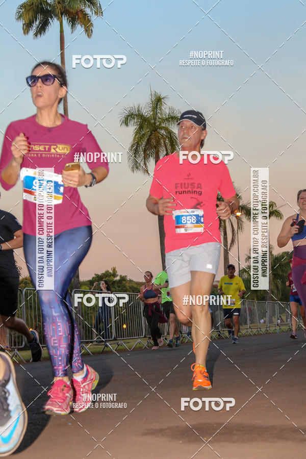 Buy your photos of the eventSunset Run 2019 on Fotop