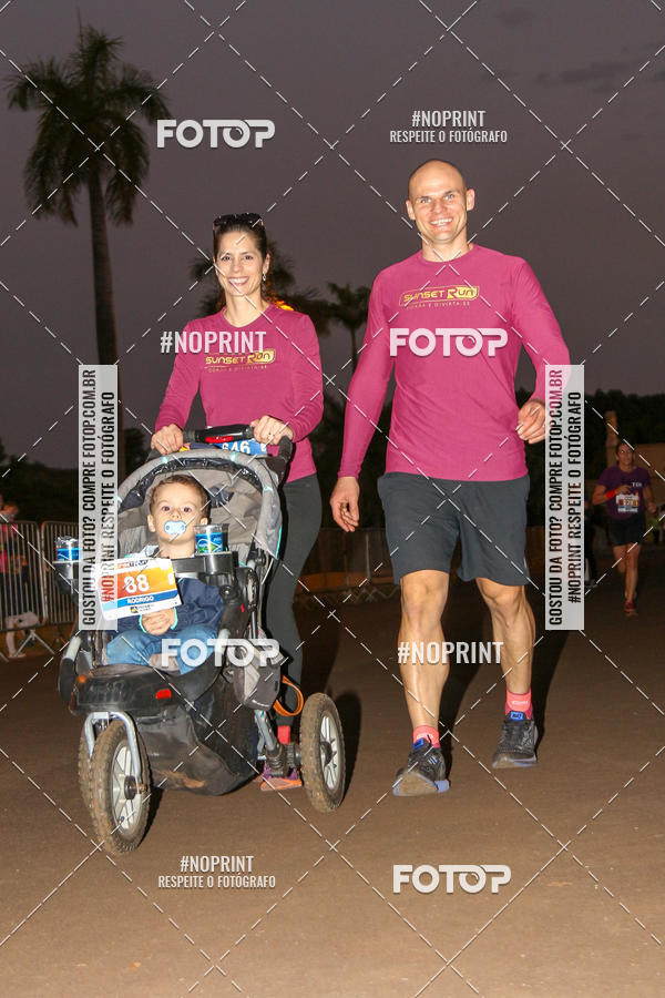 Buy your photos of the eventSunset Run 2019 on Fotop