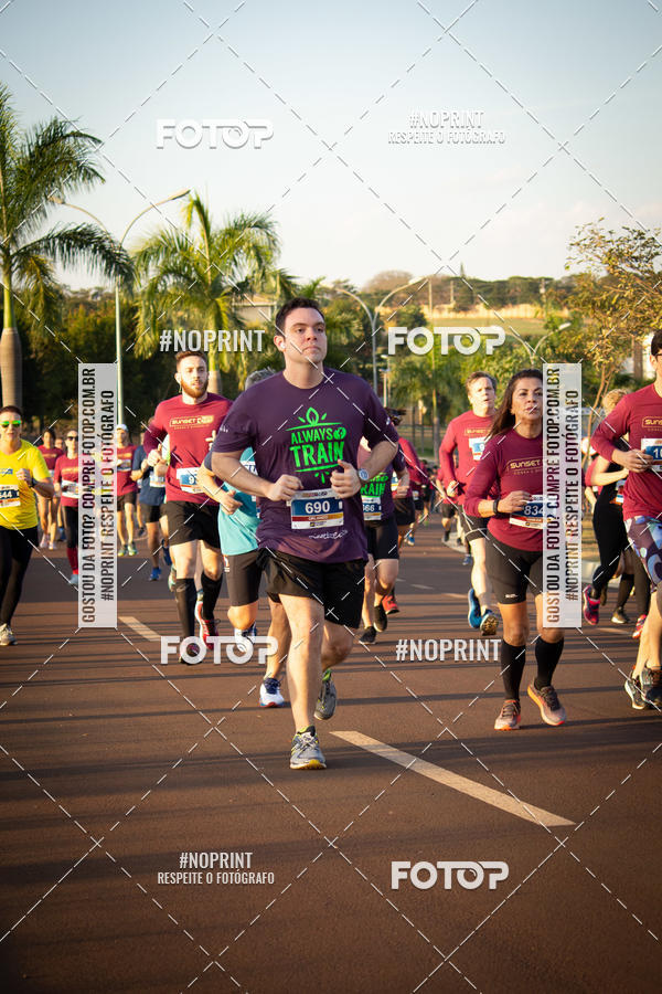 Buy your photos of the eventSunset Run 2019 on Fotop