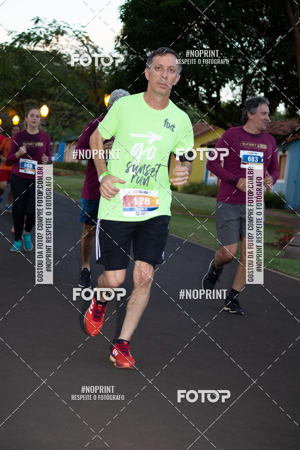 Buy your photos of the eventSunset Run 2019 on Fotop