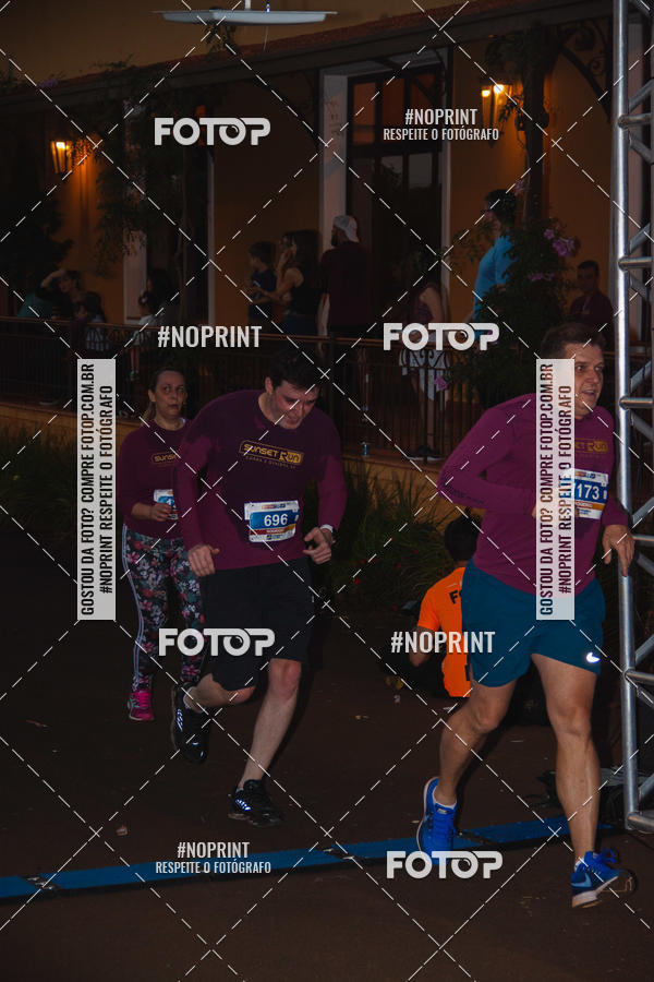 Buy your photos of the eventSunset Run 2019 on Fotop