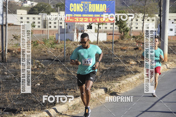 Buy your photos of the eventCircuito SESC de Corridas - Etapa Montes Claros 2019 on Fotop