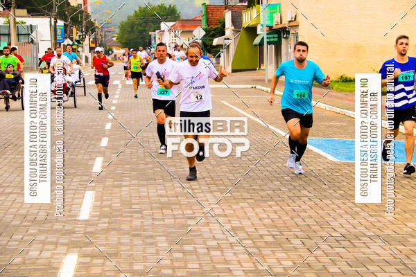 Buy your photos of the event2 Viacredi Alto Vale em Movimento on Fotop