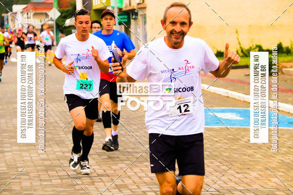 Buy your photos of the event2 Viacredi Alto Vale em Movimento on Fotop