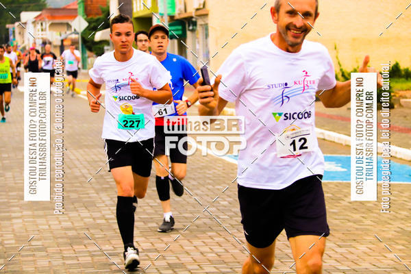 Buy your photos of the event2 Viacredi Alto Vale em Movimento on Fotop