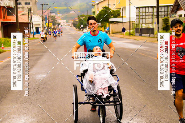 Buy your photos of the event2 Viacredi Alto Vale em Movimento on Fotop