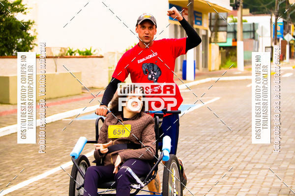 Buy your photos of the event2 Viacredi Alto Vale em Movimento on Fotop