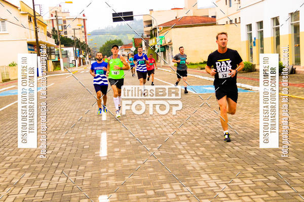 Buy your photos of the event2 Viacredi Alto Vale em Movimento on Fotop