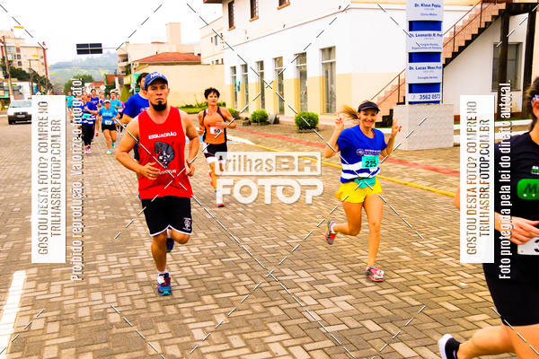 Buy your photos of the event2 Viacredi Alto Vale em Movimento on Fotop