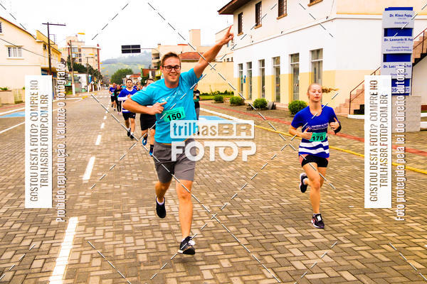 Buy your photos of the event2 Viacredi Alto Vale em Movimento on Fotop