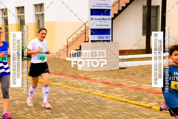 Buy your photos of the event2 Viacredi Alto Vale em Movimento on Fotop