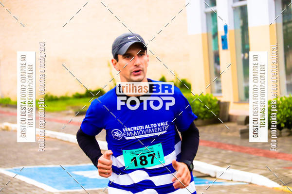 Buy your photos of the event2 Viacredi Alto Vale em Movimento on Fotop