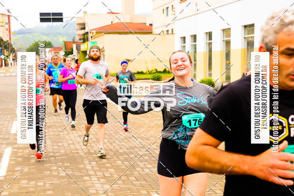 Buy your photos of the event2 Viacredi Alto Vale em Movimento on Fotop