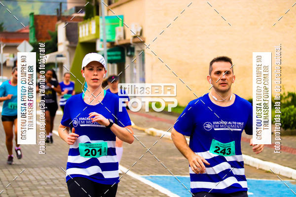 Buy your photos of the event2 Viacredi Alto Vale em Movimento on Fotop