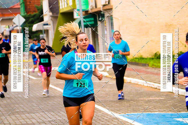 Buy your photos of the event2 Viacredi Alto Vale em Movimento on Fotop