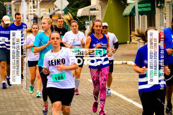 Buy your photos of the event2 Viacredi Alto Vale em Movimento on Fotop