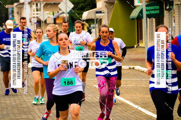 Buy your photos of the event2 Viacredi Alto Vale em Movimento on Fotop