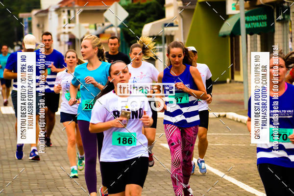 Buy your photos of the event2 Viacredi Alto Vale em Movimento on Fotop